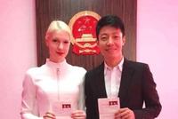 撒贝宁升级当父亲 加拿大籍妻子李白产下龙凤胎