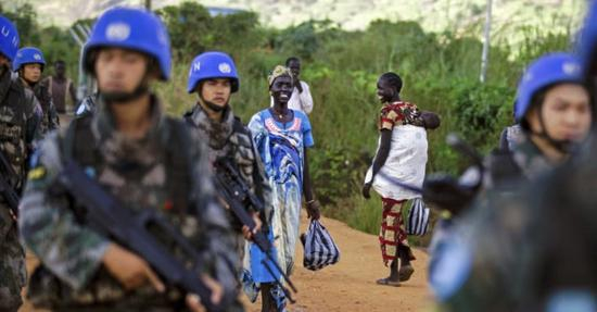 （在南苏丹执行维和任务的中国军人。）