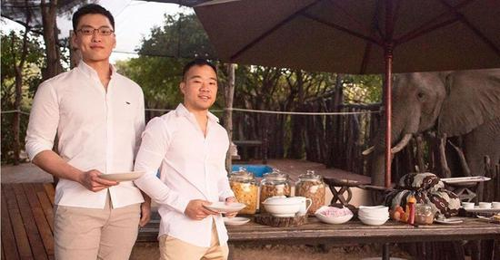 李桓武（左）与其男友 图自社交媒体