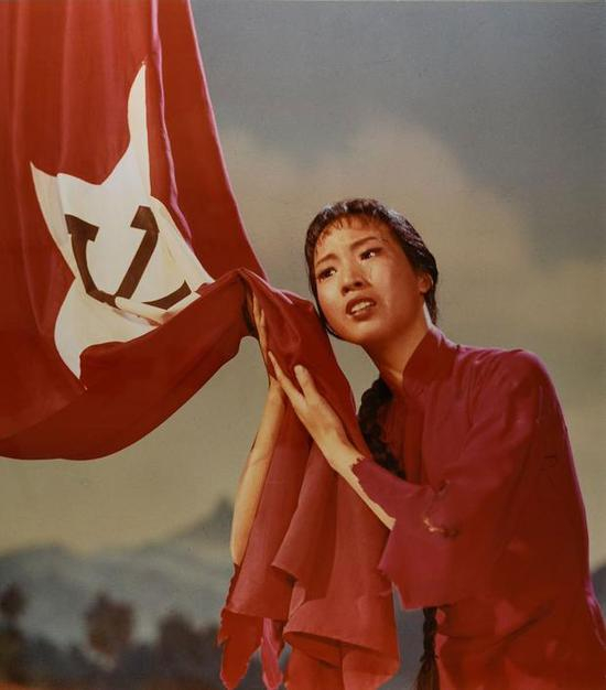 1970年，现代舞剧 《红色娘子军》。摄影|石少华