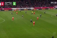 惨案！拜仁8-1沃尔夫斯堡11分领跑 迪亚斯破门+2造乌龙奥利塞双响