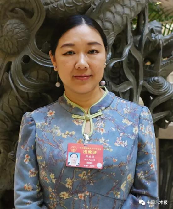 全国人大代表、浙江省网络作家协会副主席蒋胜男&nbsp; 中国艺术报记者马李文博 图