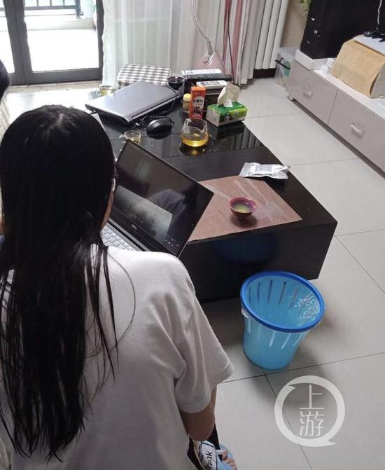 苏小妹接受记者采访，被问及得知成绩的第一反映时，她眼泪流个不停。