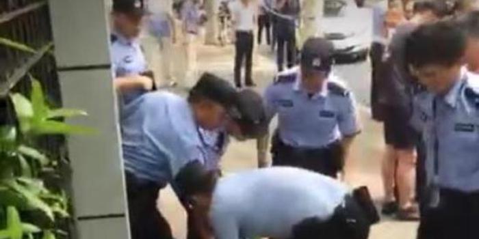 上海浦北路世外小学校门口两学生被砍死嫌犯被抓 手机新浪网