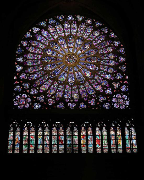 巴黎圣母院内景 图源：PA