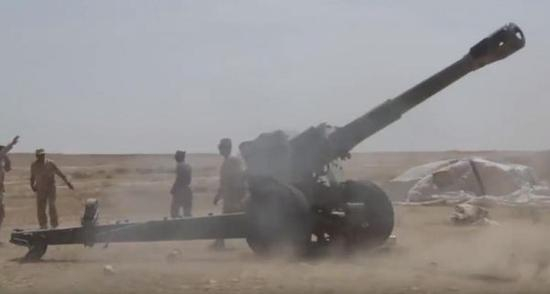 资料图：伊拉克政府军对恐怖分子发动袭击。
