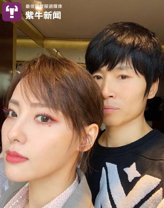 张嘉倪和万云峰的合影