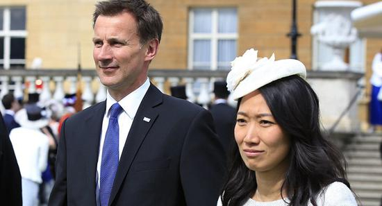 英国新外交大臣杰里米•亨特和中国妻子