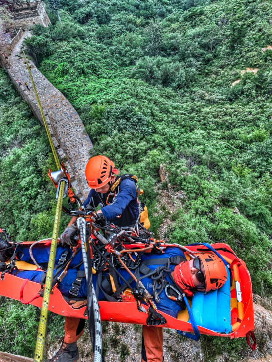 高空绳索救援比赛。供图