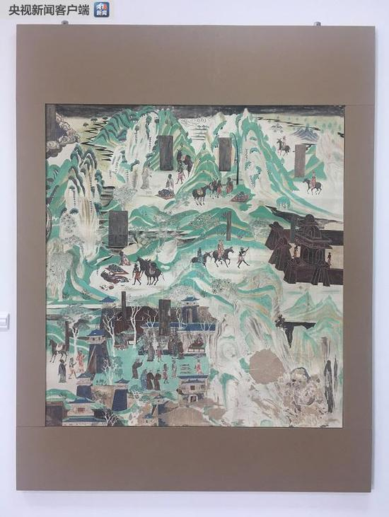 　　△常书鸿在1955年临摹的青绿山水画。这幅画位于盛唐时期开凿的莫高窟第217窟南壁。（央视记者李辉拍摄）