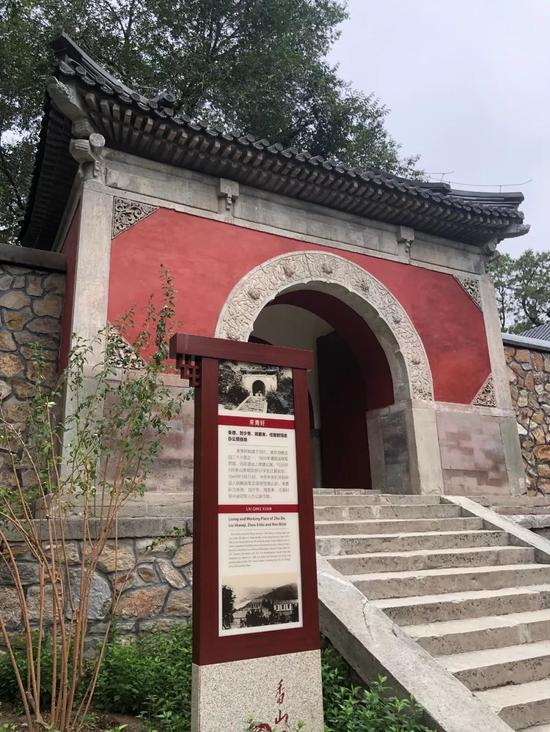 　　△来青轩，始建于明代，清代为静宜园二十八景之一。1860年被八国联军焚毁，后在遗址上改建公寓。1926年3月，香山慈幼院部分学生迁居此处。（央视记者彭汉明拍摄）