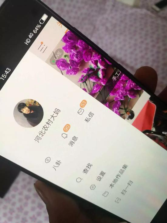 林敬福的直播账号，每天会收到很多私信。实习生王双兴&nbsp;摄