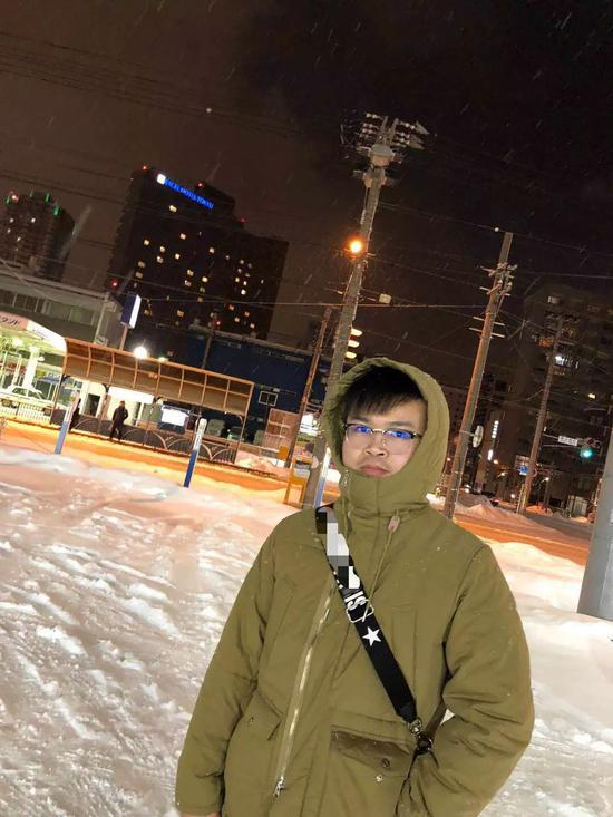 去年年底，李明坤在北海道游玩。