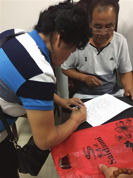 宋淑芬出庭状告医院抱错孩子造成她四十年与亲生骨肉分离。 辽沈晚报、聊沈客户端记者 王迪 图