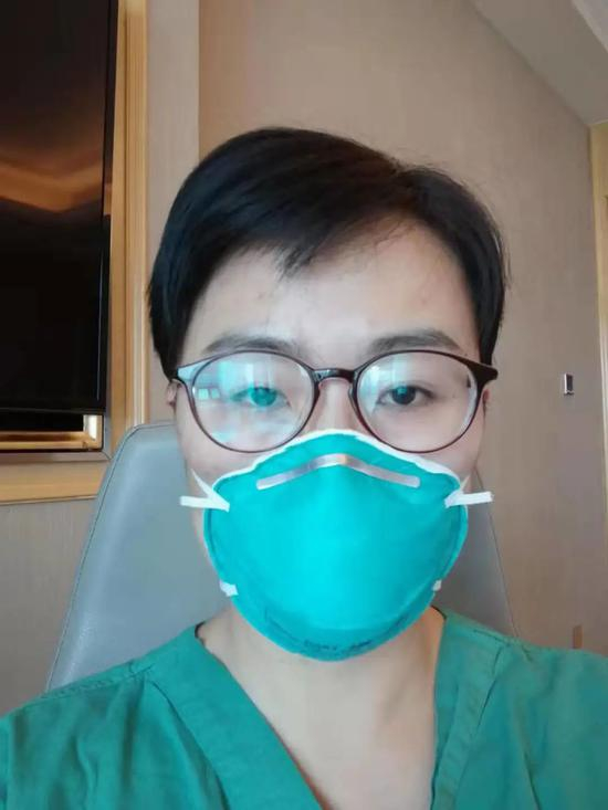 张静静的工作照。