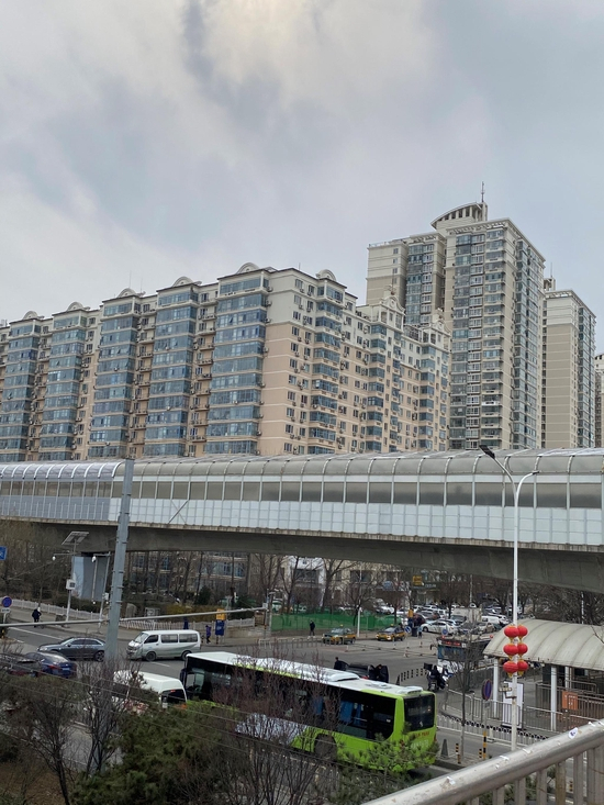 天通苑地铁站周边密集的居住区。