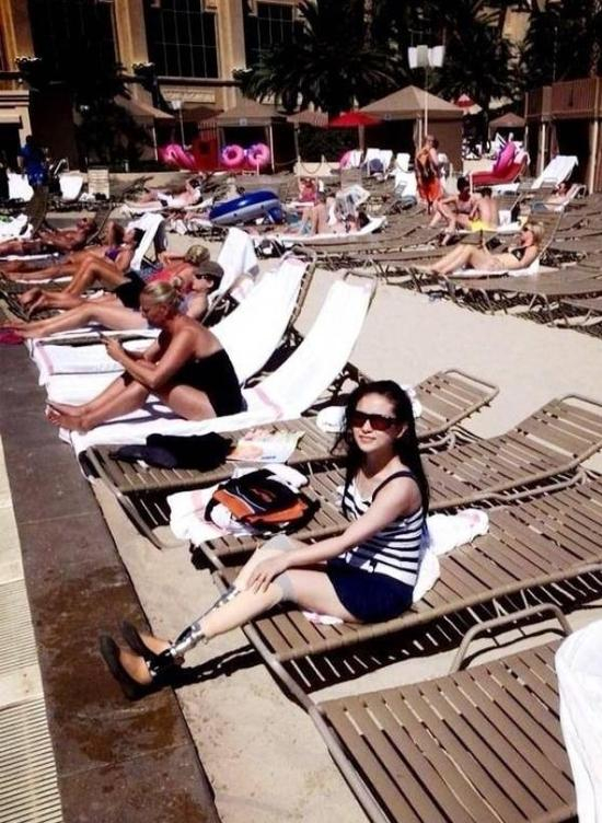 廖智在海边度假