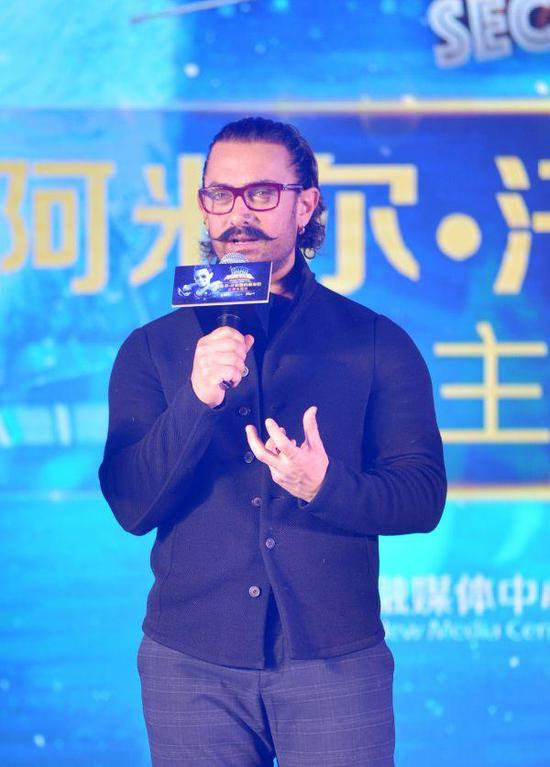 2018年1月23日，北京，阿米尔·汗来华为电影《神秘巨星》宣传。（新华社）