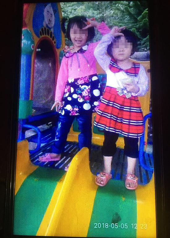 遇害的6岁韦诗和4岁韦慧。 &nbsp;本文图片均为澎湃新闻记者 陈绪厚 图（除署名外）