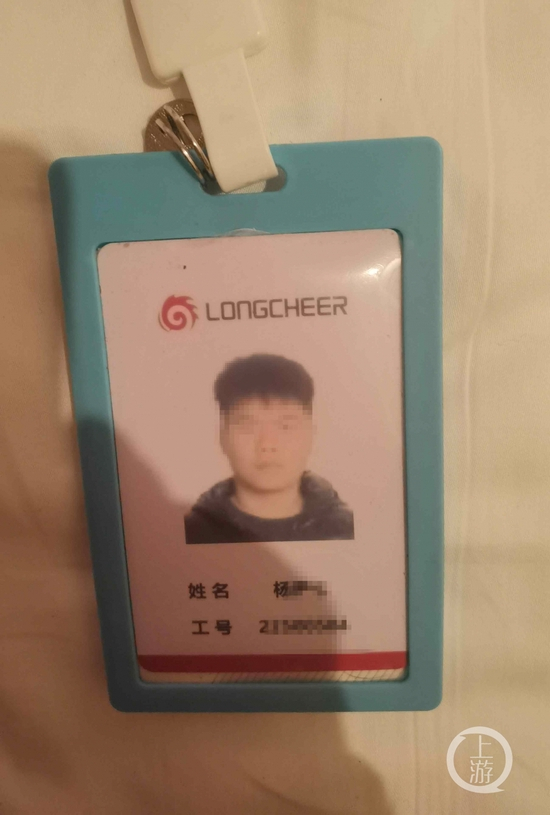 小杨读的护理专业却被安排到工厂实习 图片来源/受访者提供