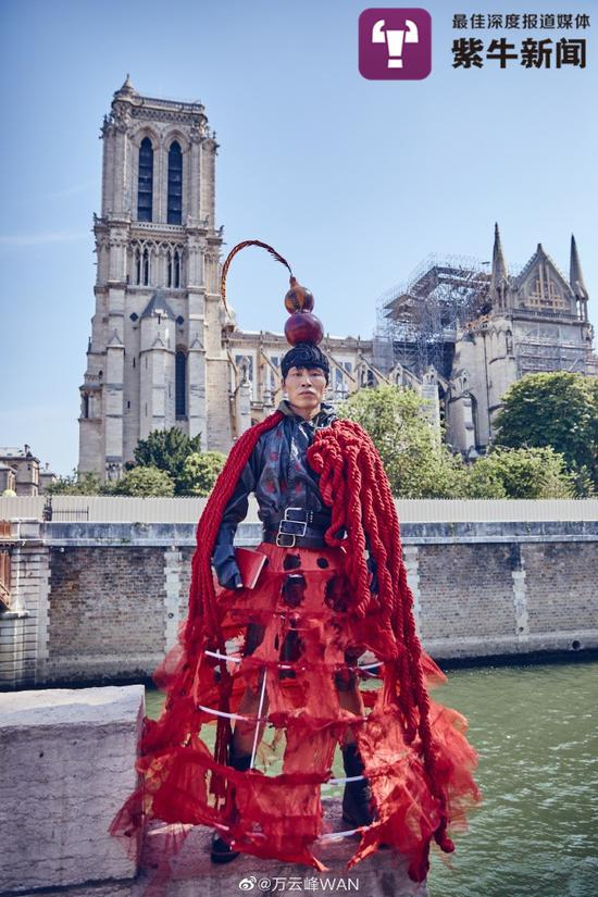 万云峰在巴黎圣母院前的设计