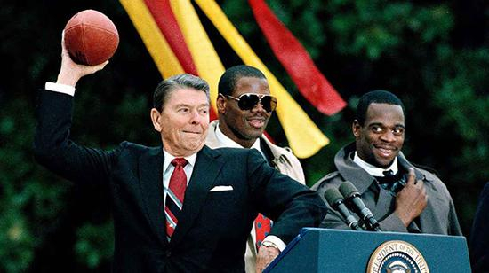 里根和NFL球队。