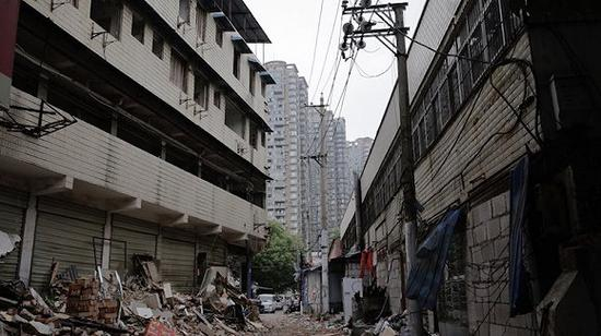 这个武汉最著名的城中村命运早已被决定。摄影：翟星理二