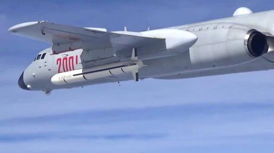 资料图片：轰-6K挂载巡航导弹飞行资料图。（图片来源于网络）