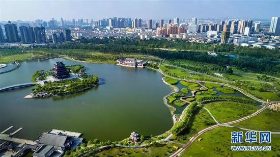 ▲榆林市榆阳区榆溪河公园（8月2日无人机拍摄）。