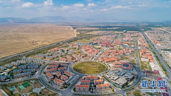 这是2019年9月3日拍摄的宁夏银川市永宁县闽宁镇新镇建设全景（无人机照片）。新华社记者 王鹏 摄