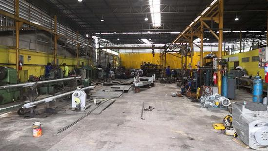 “塔纳瓦特”（Thanawat）船厂车间。澎湃新闻记者 邓雅菲 图