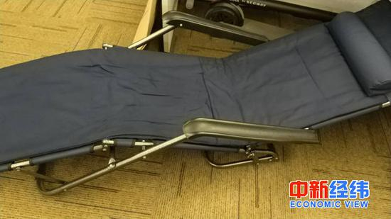 ▲老田办公室的躺椅，同事们几乎人手一个 受访者供图