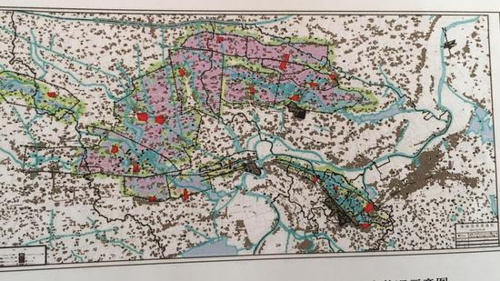 　　预计目前所有矿区开采结束，淮南市将有27%以上的土地成为塌陷区（粉色部分）。新京报记者 王翀鹏程 摄