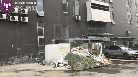 事发现场有个垃圾池