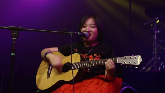 主唱崔莹。新京报记者吴琪 摄