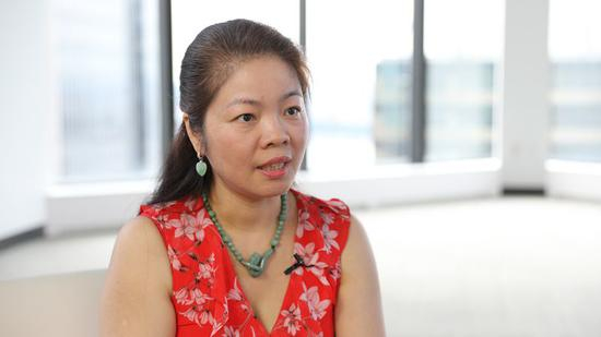 陈敏榕在接受新华社记者采访。新华社记者张墨成 摄