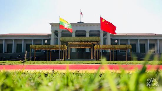 △缅甸总统府前草木葱茏。（总台央视记者许永松拍摄）