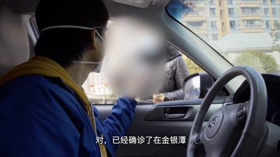 蜘蛛开车为患者分发药物。