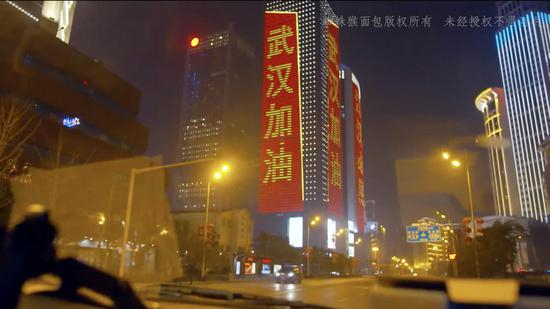 蜘蛛说自己好像重新认识了这个城市，现在更爱武汉了。