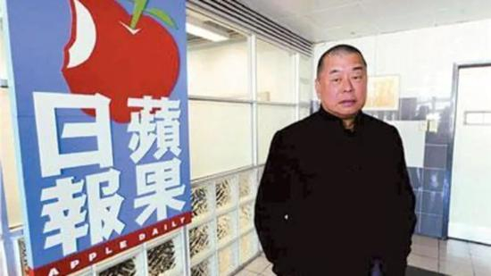 ·黎智英和他的《苹果日报》。