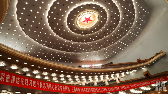 △纪念中国工农红军长征胜利90周年大会现场。（总台央广记者刘会民拍摄）