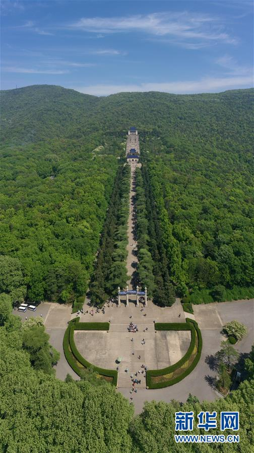 这是4月18日无人机拍摄的南京中山陵景区。 新华社记者李博摄