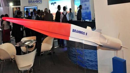 　　资料图片：“锆石”巡航导弹（出口型称为“布拉莫斯II”）外形酷似美军X-51A，也有采用乘波体设计。