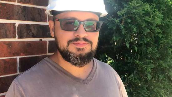 工作中的Pedro Pineda