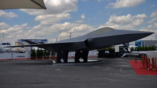 NGF战机全尺寸模型亮相巴黎航展。