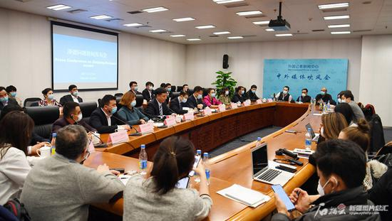 2月10日，新闻发布会现场。石榴云/新疆日报记者 王臻摄