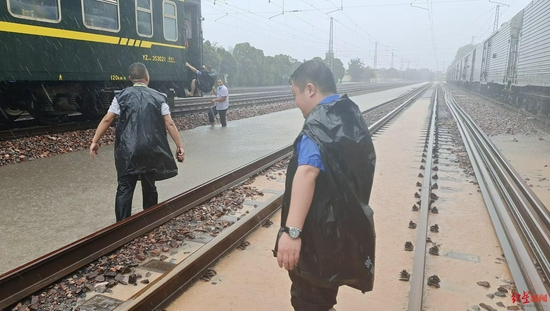 ▲采购餐饮物资