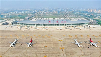 　　今年8月18日，南通已有机场——兴东国际机场新航站楼正式启用。南通兴东国际机场是上海国际航空枢纽辅助机场。图/视觉中国