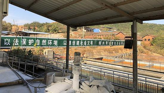 九江铜硫矿选矿区的污水池。&nbsp; 摄影：曾金秋