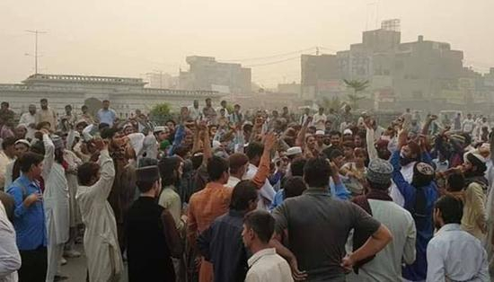 巴基斯坦街头抗议人群&nbsp; 图自巴基斯坦“the news”网站